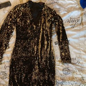 Long sleeve dress size medium color gold